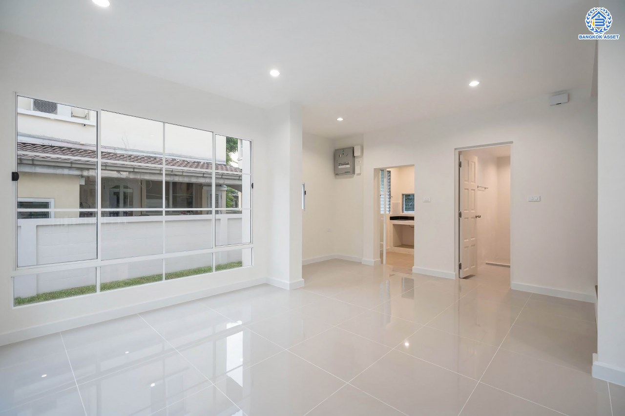 บ้านมือสองตกแต่งใหม่ โครงการ ชัยพฤกษ์2 ราชพฤกษ์-ติวานนท์ เนื้อที่ 54.4 ตร.ว. ฟังก์ชัน 3 ห้องนอน 2 ห้องน้ำ จอดรถได้ 2 คัน บรรยากาศเงียบสงบเป็นส่วนตัว สิ่งอำนวยความสะดวกมากมาย! บนทำเลศักยภาพ หน้าโครงการติดถนนใหญ่ เชื่อมต่อถนนราชพฤกษ์ ใกล้จุดขึ้นทางด่วน "ศรีสมาน"...